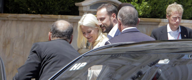 Her ankommer kronprinsparet Monaco