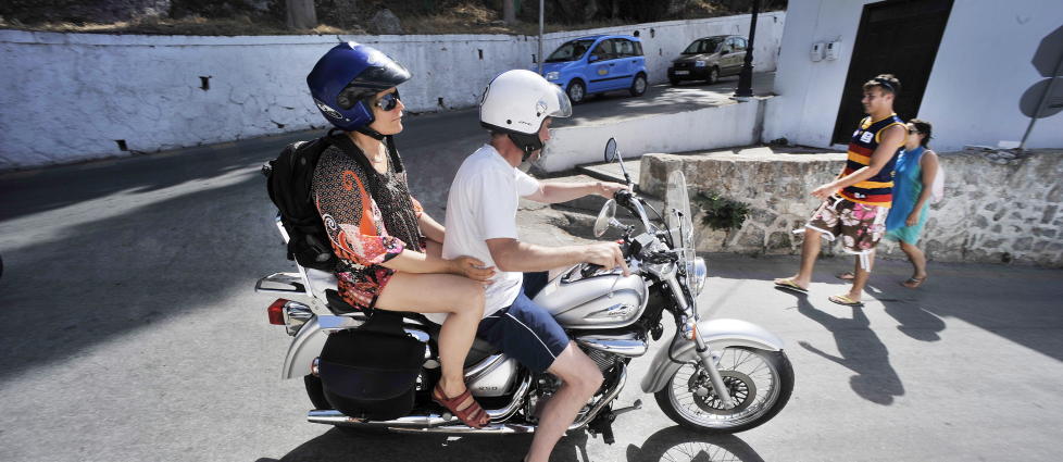 V�R OBS: Hvis du skal leie moped, motorsykkel eller vannscooter i sommer kan det v�re lurt � dobbeltsjekke at ansvarsforsikringen er i orden. Foto: JOHN TERJE PEDERSEN