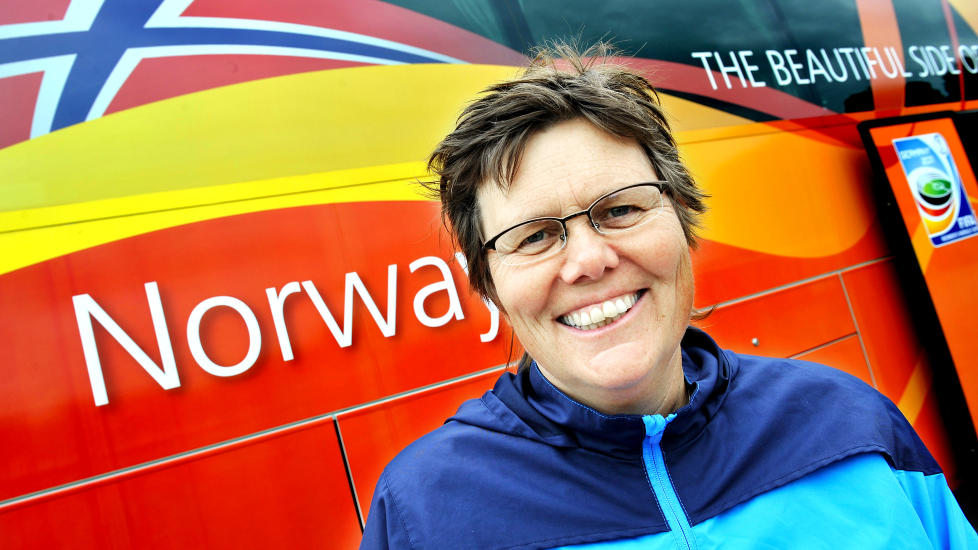 SPENT: Norges trener Eli Landsem har full kontroll p� Brasil f�r den viktige VM-kampen i morgen kveld. N� gjenst�r bare � sette teori ut i praksis.
Foto: Erik Berglund/Dagbladet