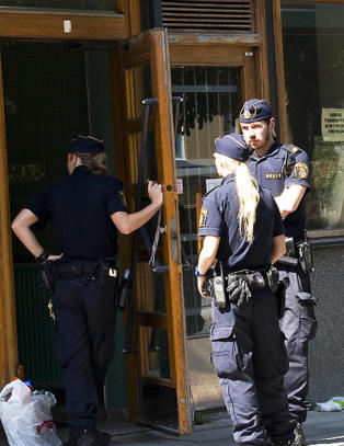 Barna knivstukket da de forsvarte mamma