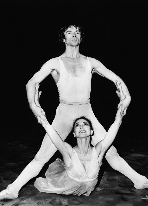 KGB VILLE KNEKKE BEINA HANS: Den sovjetiske stjerneballettdanseren Rudolf Nurejev hoppet av til Vesten. Miktrohin var forferdet over planene KGB hadde for ham. Foto: AP