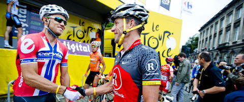 Lance gratulerer Thor med ledertr�ya