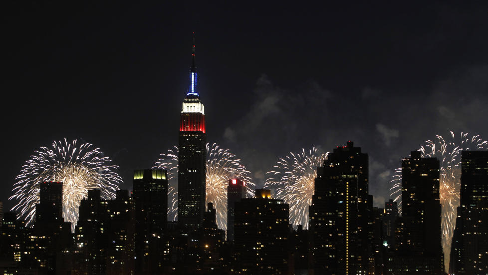 Nasjonaldag: I dag feirer innbyggerne i USA sin uavhengighetsdag. Bildet viser fyrverkeri i New York 4. juli i fjor. «Over tid får supermakter dysfunksjonelle egenskaper», skriver kronikkforfatteren. Foto: Jason DeCrow/AP/Scanpix