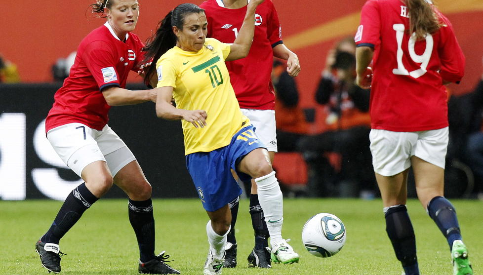 VERDENS BESTE? Her blir Trine R�nning (f.v.), Guro Knutsen Mienna og Emilie Haavi statister i duell med Marta i VM. Foto: Erlend Aas / Scanpix