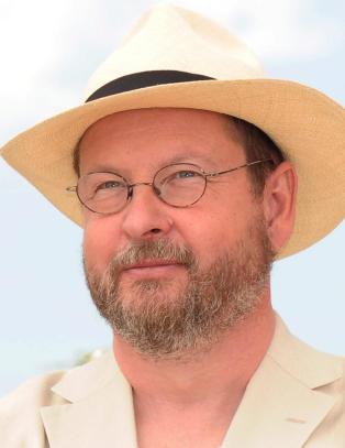 - Det var bare for � gj�re det klart at jeg trodde at jeg var j�de, men s� fant jeg ut at jeg var �nazi�