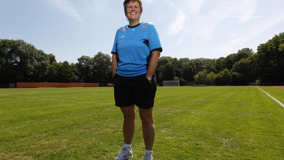 KAMP I MORGEN: Landslagssjef Eli Landsem �nsket � pr�ve ut Plan B og �nsket ikke australsk presse som tilskuere p� dagens trening i K�ln. Foto: Erlend Aas / Scanpix