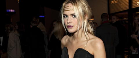 Derfor smiler hun ikke