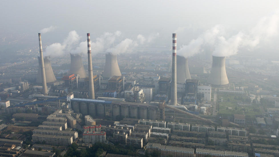 �KTE UTSLIPP: Samtidig som Kina har �kt CO2-utslippene, har svovelutslippene ogs� �kt. Dermed har den globale oppvarmingen uteblitt det siste ti�ret. Foto: REUTERS/SCANPIX