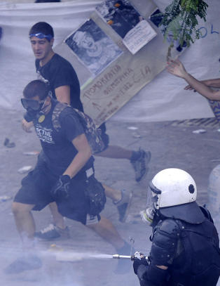 - Politiet gasser fredelige demonstranter