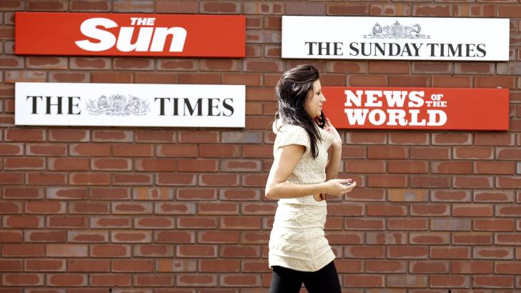 LEGGES NED: S�ndag blir den siste utgaven av News of the World, etter 168 �r p� gata. Foto: EPA/KERIM OKTEN/SCANPIX