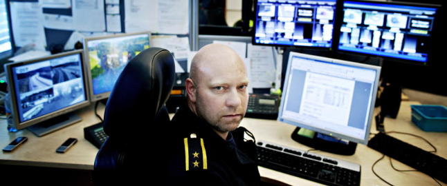Her ser han med tollernes spion�yne