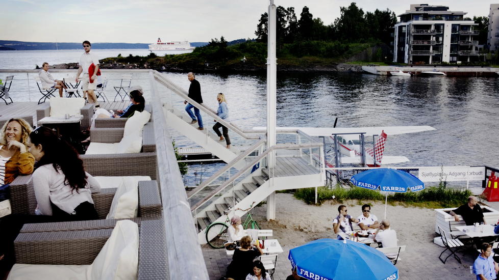 Det var en gang en flyplass: Det er ikke mye igjen av det gamle Fornebu, men i motsetning til flyplassbygningene er Sj�flyhavna  seg sj�l lik.. FOTO: ADRIAN �HRN JOHANSEN/ DAGBLADET