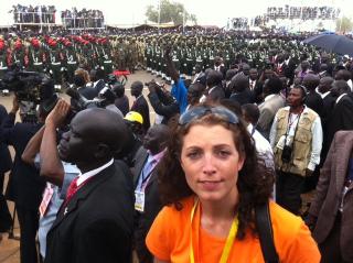 MED P� FESTEN: Flyktningehjelpens Astrid Sehl er i Juba. - De som ikke er med p� festen her idag er de tusener av mennesker som er p� flukt fra konfliktene i grenseomr�dene. Foto: Privat