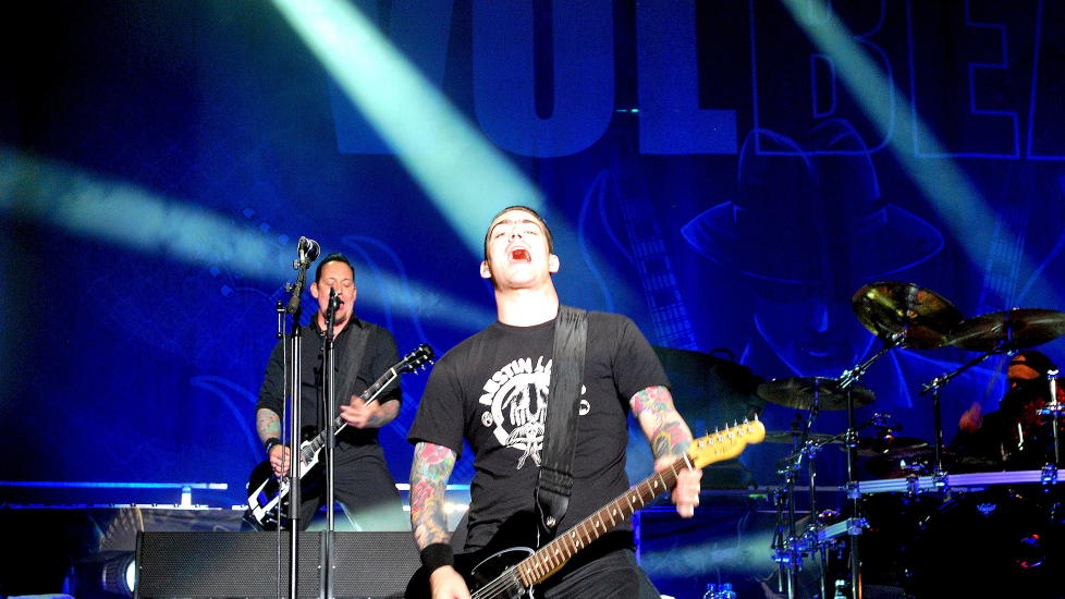 FULL GASS: Volbeat rullet ut hele maskineriet p� Norway Rock. Publikum lot seg ikke be to ganger. Foto: Torgrim �yre / DAGBLADET