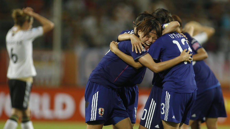 SENSASJONELT VIDERE: Vertsnasjonen Tyskland ble sensasjonelt sl�tt ut av Japan etter ekstraomganger i l�rdagens kvartfinale i fotball-VM. Karina Maruyama avgjorde etter 108 minutter. Foto: Reuters / Ina Fassbender