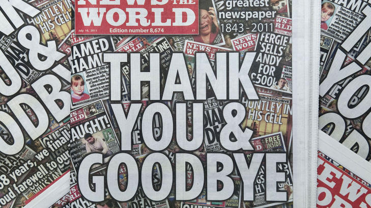 SISTE NUMMER: Etter 168 var det slutt for News of the World p� l�rdag. Foto: AFP PHOTO / CARL COURT / SCANPIX