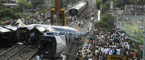Minst 63 drept i togulykke i India