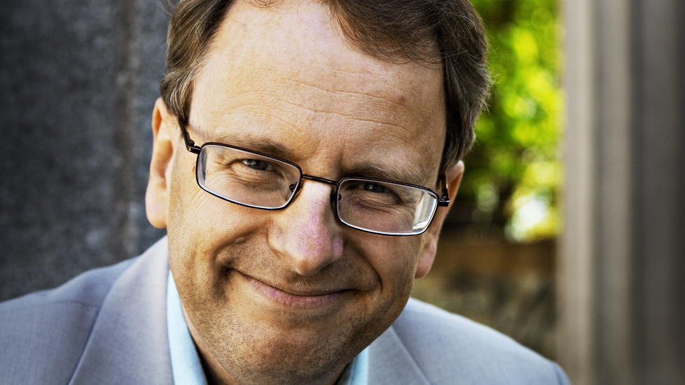  HENRIK SYSE:  Konservativ tenker fra v�r egen tid. N� har han redigert en bok sammen med Torbj�rn R�e Isaksen. 
Foto: J�rn H.Moen / Dagbladet