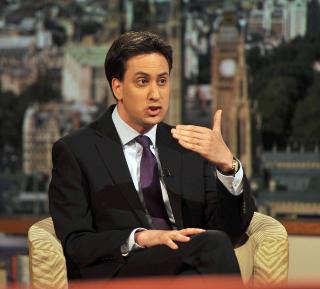 - B�R DROPPE PLANENE: Opposisjonsleder Ed Miliband mener Rupert Murdoch m� droppe planene om overtakelse av BSkyB. Foto: Reuters/Jeff Overs/BBC/Scanpix
