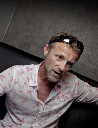Jo Nesbø topper tre bestselgerlister i Sverige