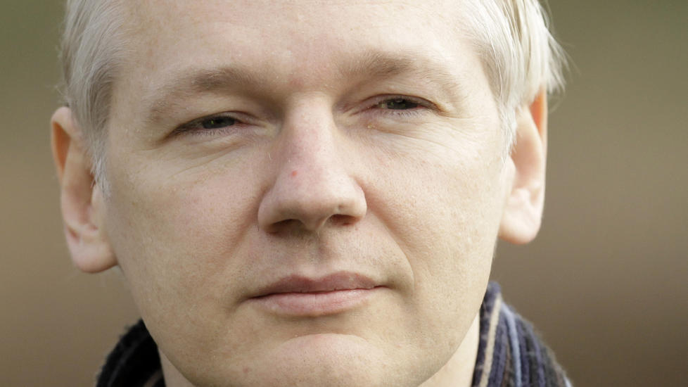 KJEMPER MOT UTLEVERING: Wikileaks-sjef Julian Assange g�r i gang med andre runde mot utlevering til Sverige i dag. Foto: AP Photo/Matt Dunham/Scanpix