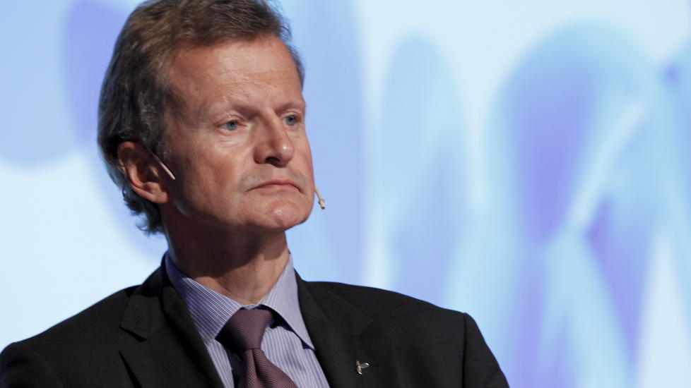  HALVANNEN GANG OPP: Telenors konsernsjef Jon Fredrik Baksaas har gjort det skarpest i lederl�nn�kninger i statseide selskaper de siste �rene. Her under en alvorstynget forklaring p� Telenors mobilkollaps nylig. Foto: Morten Holm / Scanpix