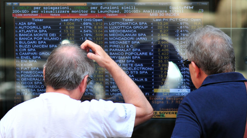 STUPER: EU-lederne klarer ikke � overbevise finansmarkedene om at de klarer � h�ndtere gjeldskrisen i eurosonen. AFP PHOTO / GIUSEPPE CACACE