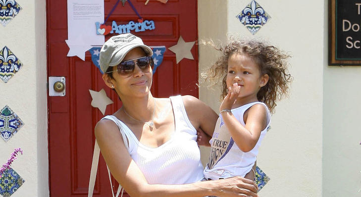 HJEMME: Halle Berrys datter Nahla har v�rt p� skolen denne uken.Foto: Stella Pictures