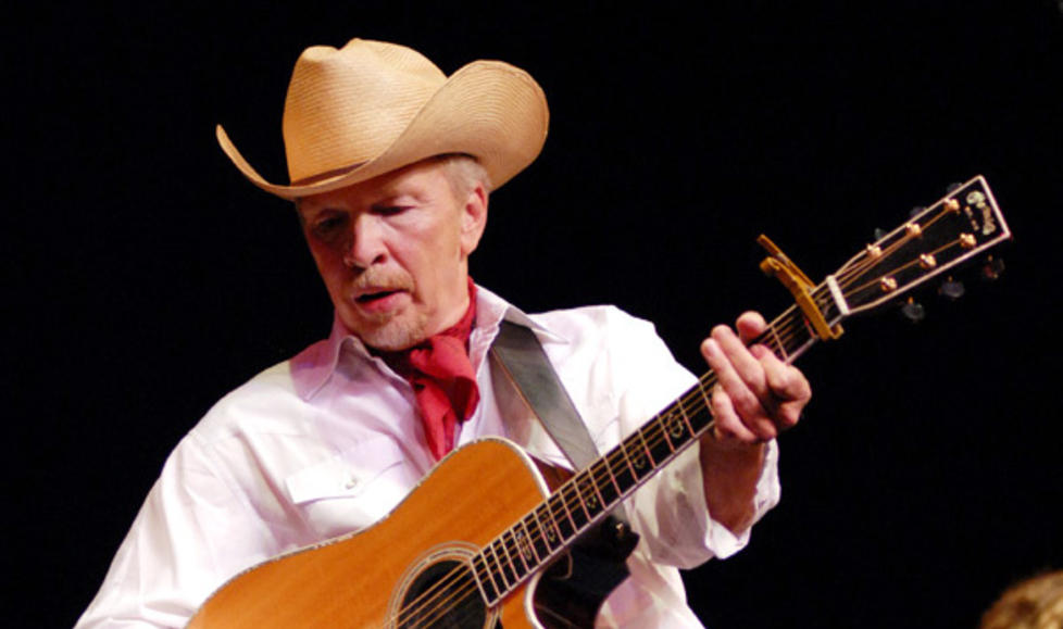 KLASSIKER: Med album som �Blue Boulevard� (1991), �Museum of the Heart� (1993) og �King of California� (1994) skrev Dave Alvin seg inn i amerikansk rock?n roll-historie. Alvin har ogs� utgitt to lyrikksamlinger, seinest �Any Rough Times Are Now Behind You� (1995). Foto: Brian Blauser