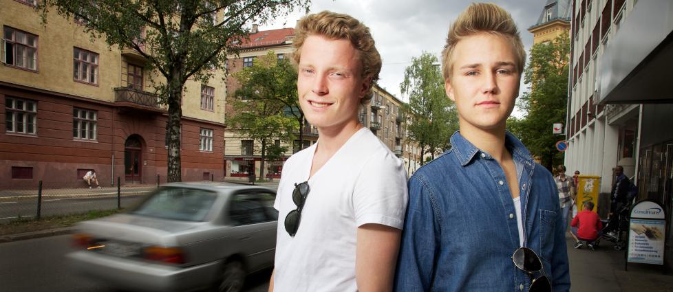 - S�LVFAT: Videreg�ende-elevene Torjus (18) og Kjetil (18) mener norske ungdommer har f�tt alt servert p� s�lvfat. De er enig med Kristin Halvorsen om at det m� bli mer tr�kk i skolen.Foto: Eirik Helland Urke / Dagbladet