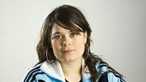 HEKTA:  Dagbladets Sigrid Hvidsten s� hekta p� fantasyserien �A Song of Fire and Ice� at hun ikke f�r med seg at s�nnen (1 �r) dro henne i sokken eller at samboeren hadde fors�kt � lokke henne til middagsbordet i fem minutter. 
Foto: Even Bast / Dagbladet