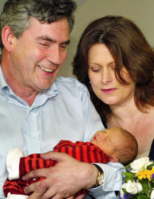Hevder Gordon Brown lyver om sin alvorlig syke sønn