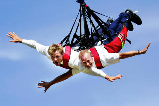 KOSTER PENGER: � ta Skycoaster koster 195 kroner, men det er det verdt mener Dagbladets journalist.  Foto: OLE C. H. THOMASSEN
