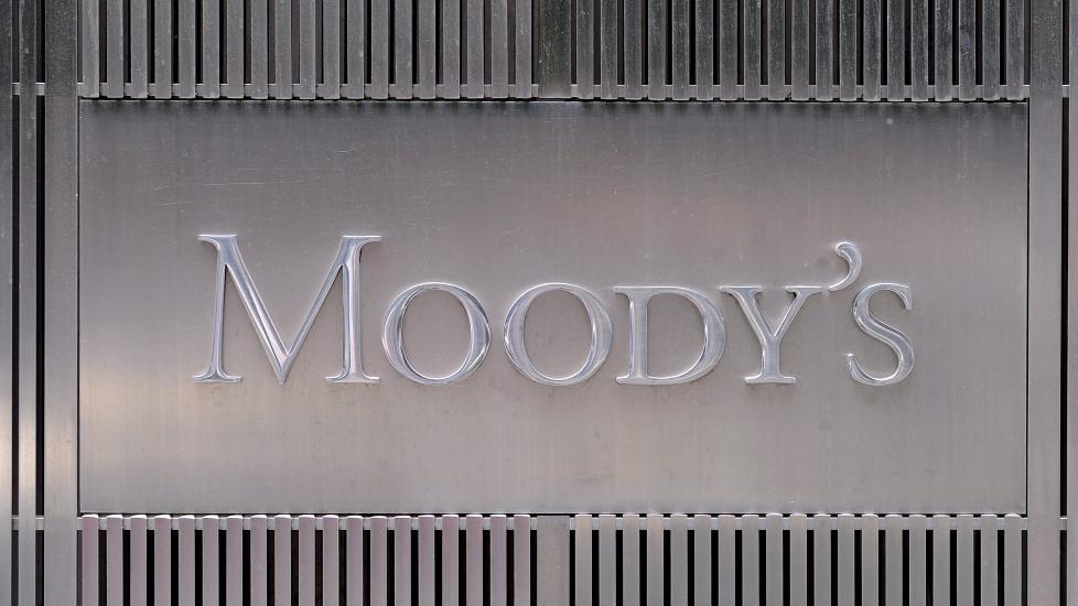 TRUER MED F�RRE A-ER: Analyseselskapet Moody's har klare synspunkter p� hva amerikanske politikere skal foreta seg. Foto: EPA/ANDREW GOMBERT