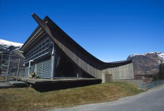 DRISTIGE LINJER: Geir Grungs 60-tallsarkitektur kan fortsatt oppleves som futuristisk i 2011. Foto: Terje S. Knudsen, Hydro