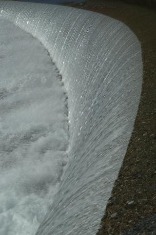 BUER: Vannmagasinene er formet som buer eller halvsirkler. Foto: Helge Hansen, Hydro