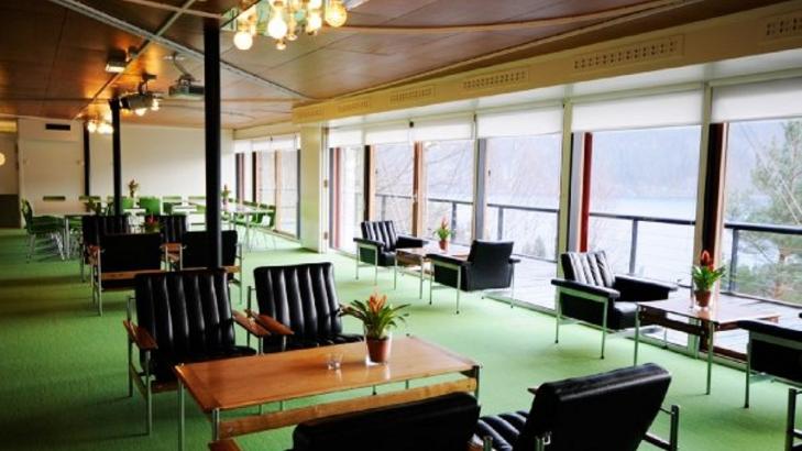 NYTT HOTELL: Den gamle messa er n� ombygd til hotell. Energihotellet har utsikt gjennom store glassvinduer. Og tror du at du har sett m�blene i �Mad Men�, tar du ikke feil. Foto: Gunhild Moe
