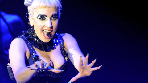SCENESHOW: Lady Gaga er kjent for � lage show b�de p� og utenfor scenen. Foto: Toshifumi Kitamura/AFP Photo