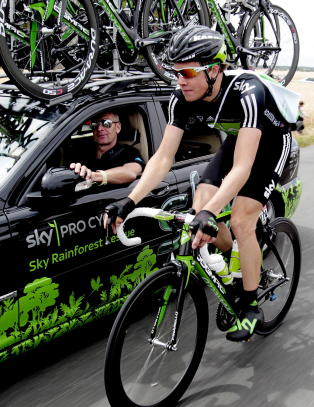 - Edvald har lovet � g� i brudd