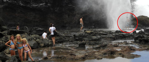 Her danser David p� kanten av bl�sehullet