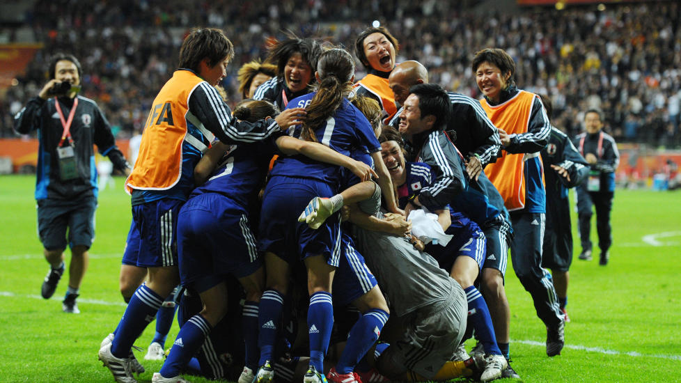 VILL VM-JUBEL: Det var ville jubelscener etter at Japan sikret sitt f�rste VM-gull i fotball. Foto:AFP PHOTO / CHRISTOF STACHE
