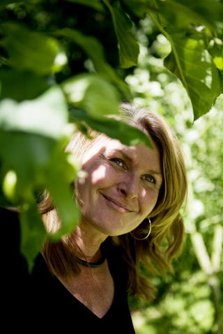 Hjalp: Birgit Sehested Brauner ble kvitt stress etter et halvt �r med tid for seg selv i en av Mariendals hager i �rhus. FOTO: ELIN HANSSON