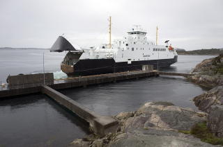 BINDELEDDET: Fergen Marstein er en av to ferger som er bindeleddet mellom Bergen og Austevoll. Over 1000 biler i d�gnet fraktes mellom fiskerikommunen og Bergen. Kommunen gav opp en ferge for � f� bygget en bro. P� grunn av �kt trafikk, har de kjempet en lang kamp for � f� tilbake to ferger. Foto: Tor Erik H. Mathiesen.