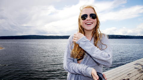 HOPPER IKKE: Siri Berntsen hopper ikke fra timeteren enda. Vannet er for kaldt sier hun. Foto: Eirik Helland Urke