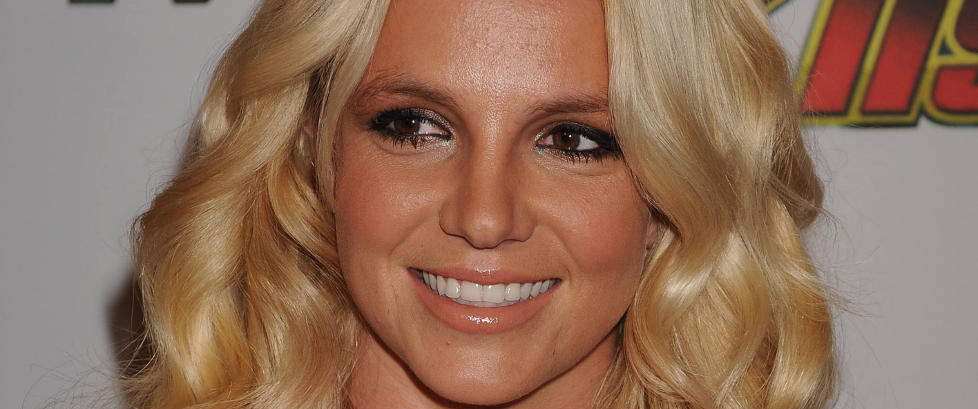 - Britney Spears fjerta og plukka seg i nesa