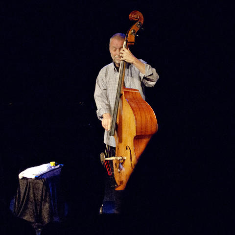 SOLO: Dave Holland med uforglemmelig solokonsert i lille Forum, Molde.
FOTO: LARS EIVIND BONES/DAGBLADET