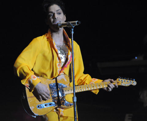 UTSETTES: Prince-fansen m� sm�re seg med t�lmodighet. Helgas Oslo-konserter er utsatt til 2. og 3. august. Foto: Stella Pictures