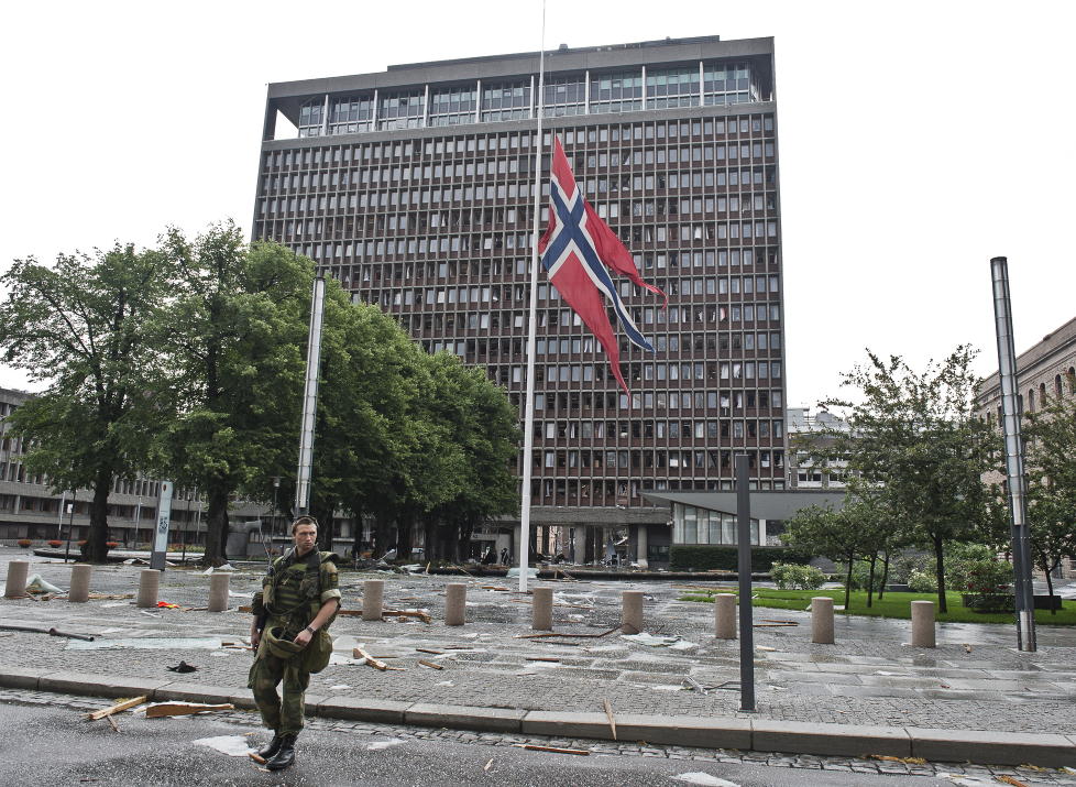 NORGE P� HALV STANG: Norge har s�rget i en uke etter at totalt 76 mennesker mistet livet i terrorangrepene i Oslo og p� Ut�ya. Foto: Aleksander Andersen / Scanpix