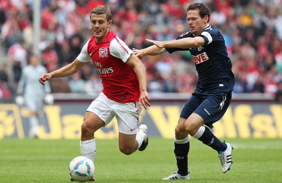 P� ETTERSKUDD FRA START: St�le Solbakkens K�ln fikk en d�rlig start mot Jack Wilshere og Arsenal, og kom seg aldri ordentlig til hektene.Foto: SCANPIX/EPA/Fabian Stratenschulte