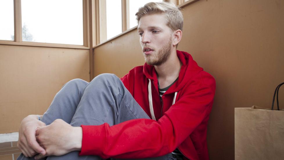 REDDET BARNA: Kristoffer Nyborg (24) beordret en rekke barn om � sv�mme fra Ut�ya da lyden av skudd kom n�rmere og n�rmere. Ikke alle barna ville sv�mme. Fra sj�en ble Kristoffer og de andre vitne til at gjerningsmannen skj�t og drepte dem. Foto: Per Fl�the/Dagbladet
